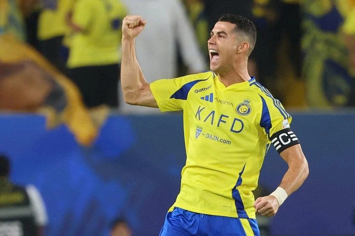 Ronaldo share link kiếm bộn tiền từ mạng xã hội - Ảnh 1.