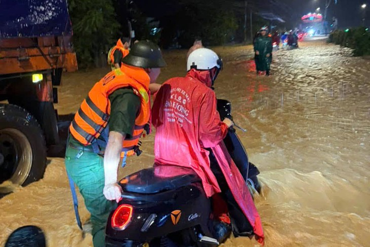 Mưa lớn ở Đồng Nai, hầm chui Tân Phong và nhiều tuyến đường ngập - Ảnh 7.
