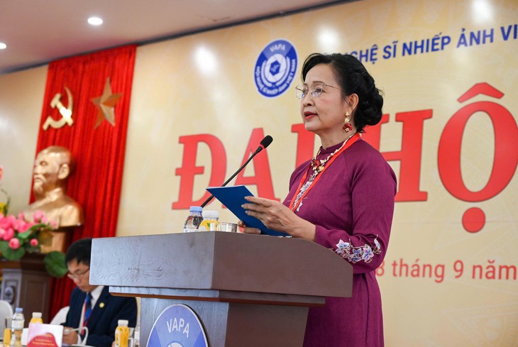 Nghệ sĩ nhiếp ảnh Trần Thị Thu Đông tái đắc cử Chủ tịch Hội Nghệ sĩ Nhiếp ảnh Việt Nam - Ảnh 2.