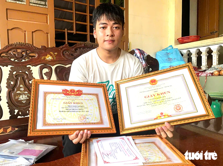 Đi nhặt ve chai từ nhỏ vẫn là HS giỏi tỉnh, đậu ĐH Y Dược mang theo chỉ… 7 triệu đồng - Ảnh 3.