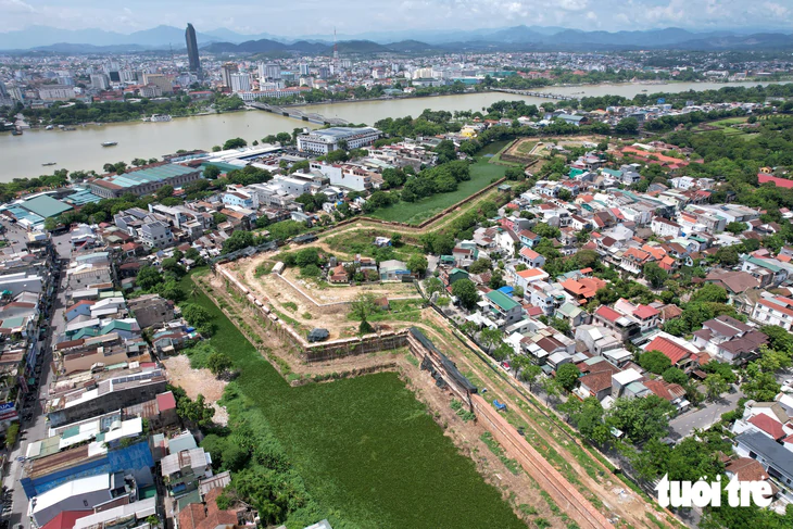 Chủ tịch Huế yêu cầu bảo đảm quyền lợi người dân khi giải phóng mặt bằng di tích Kinh Thành Huế - Ảnh 2.