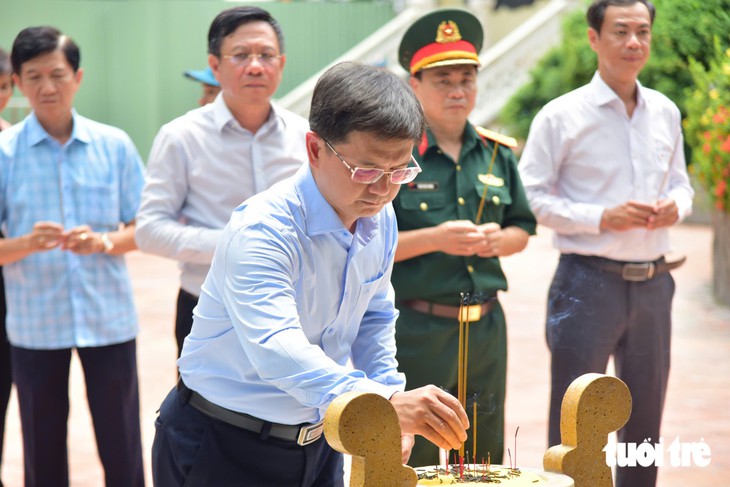 Lãnh đạo TP.HCM khảo sát việc tổ chức lễ truy điệu, an táng hài cốt liệt sĩ tại công viên Lê Thị Riêng - Ảnh 4.