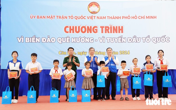 TP.HCM khánh thành, trao kinh phí hỗ trợ nhiều công trình chăm lo cán bộ, chiến sĩ đặc khu Côn Đảo - Ảnh 2.