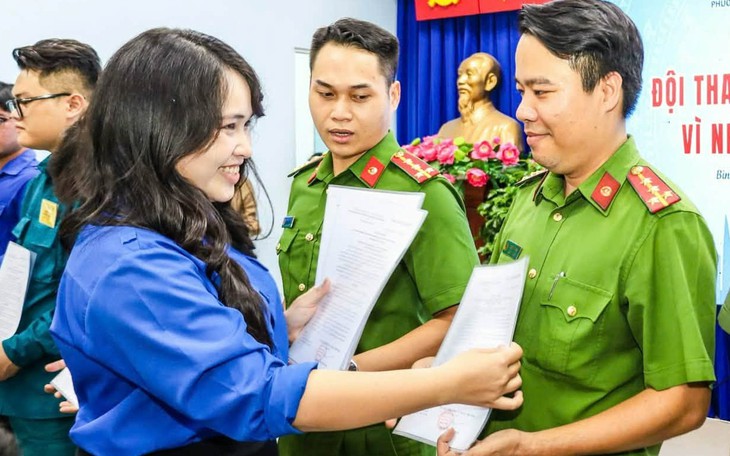 Vĩnh Long dẫn đầu cả nước về chỉ số phục vụ người dân, doanh nghiệp: Xã, phường có nhiều cách làm hay, người dân đỡ đi lại nhiều lần - Ảnh 2.