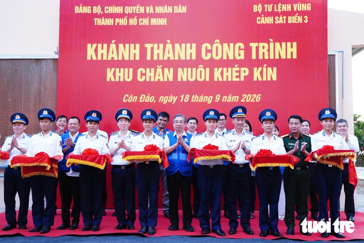 TP.HCM khánh thành, trao kinh phí hỗ trợ nhiều công trình chăm lo cán bộ, chiến sĩ đặc khu Côn Đảo - Ảnh 4.