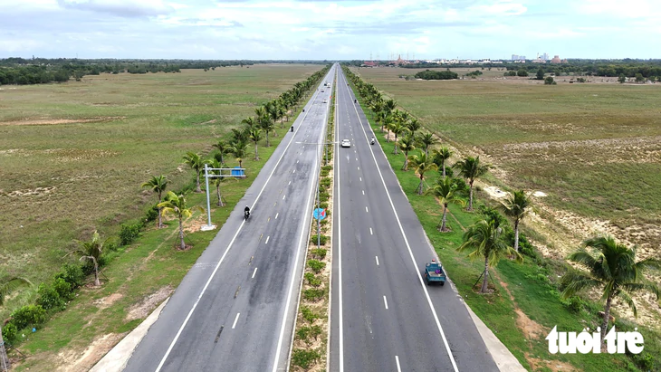 Diện mạo đường ngàn tỉ kết nối 2 sân bay Đà Nẵng - Chu Lai - Ảnh 4.