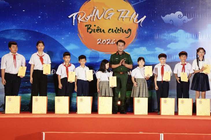 Đêm trung thu đặc biệt của thiếu nhi đặc khu Côn Đảo - Ảnh 4.