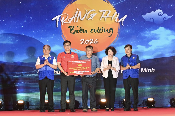 Đêm trung thu đặc biệt của thiếu nhi đặc khu Côn Đảo - Ảnh 1.