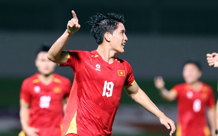 Chuyên gia Đoàn Minh Xương: U23 Việt Nam thắng U23 Philippines vì HLV mặc áo đen - Ảnh 3.