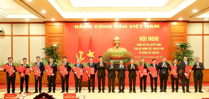 Phân công 6 Ủy viên, Ủy viên dự khuyết Trung ương Đảng và 6 cán bộ nhận nhiệm vụ mới - Ảnh 2.