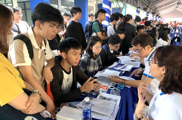 Bỏ điểm cộng cho thành tích, IELTS trong xét tuyển đại học có gây sốc? - Ảnh 1.