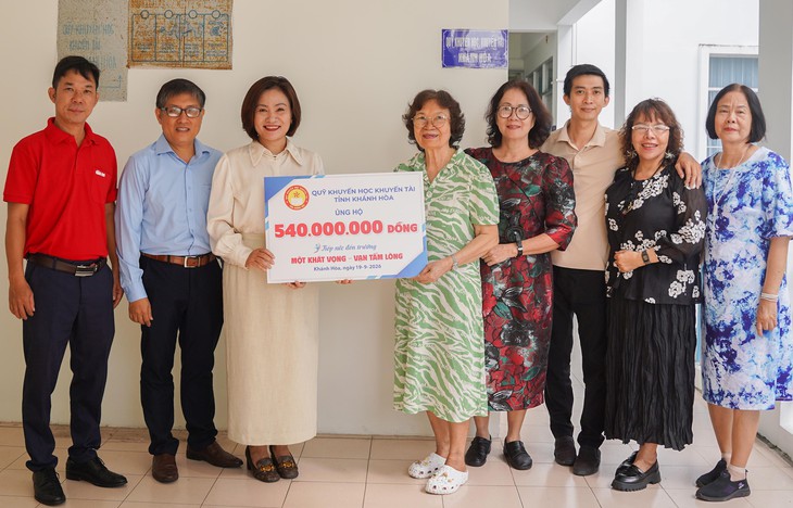 Quỹ khuyến học, khuyến tài tỉnh Khánh Hòa góp 26 suất học bổng tiếp sức đến trường - Ảnh 3.