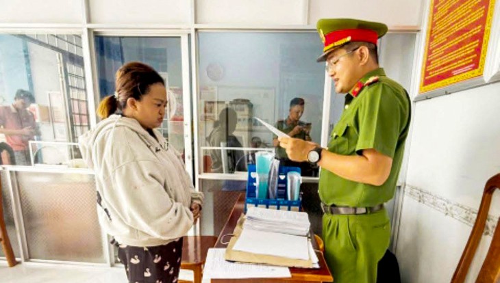 Dùng AI lừa đảo hơn 444 triệu đồng, một phụ nữ ở Cà Mau bị bắt - Ảnh 1.