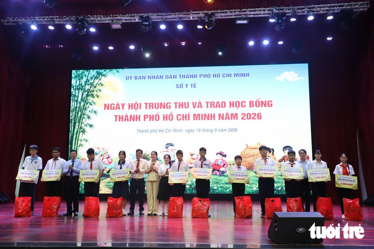Quà Trung thu 1 , 6 tỉ đồng cho trẻ khó khăn tại TP . HCM trong năm 2026 - Ảnh 2.