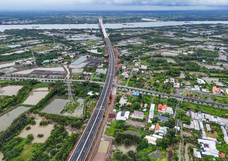 Khắc phục những thách thức nội tại của nền kinh tế để đạt mục tiêu tăng trưởng hai con số - Ảnh 1.