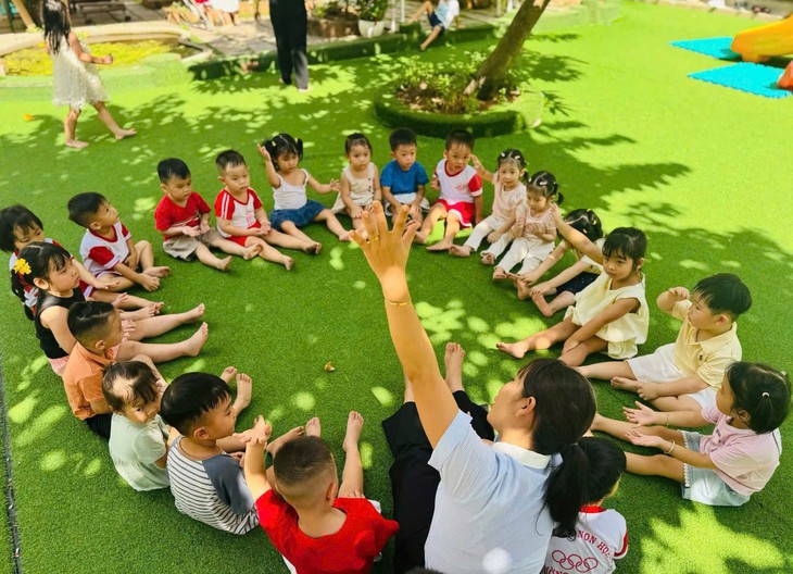  Học thì không đủ sức, bỏ thì sợ con ‘ra rìa’  - Ảnh 1.