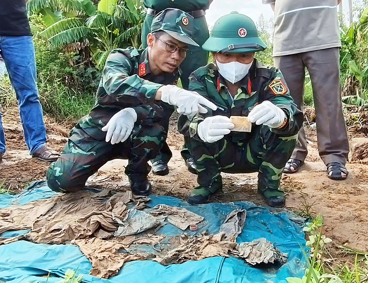 Liệt sĩ hy sinh 1973 được 2 mẹ con chôn cất, mảnh nhựa Anh Luân - Ảnh 3.