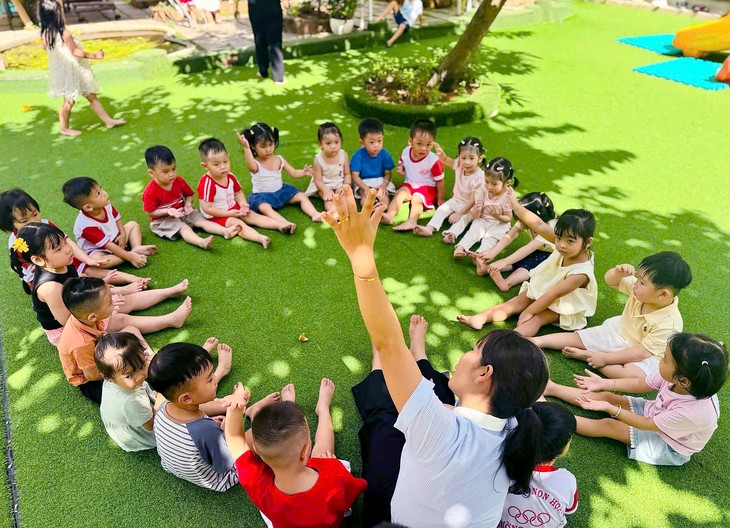 Trường mầm non đưa hơn chục môn năng khiếu: Học thì không đủ sức, bỏ thì sợ con 'ra rìa' - Ảnh 2.