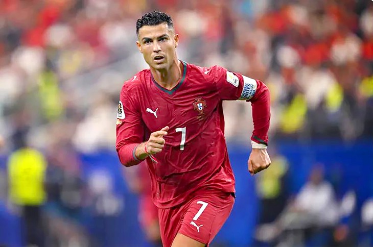 HLV tuyển Bồ Đào Nha cảnh báo Ronaldo: 'Nếu đá không tốt sẽ phải ngồi ngoài' - Ảnh 2.