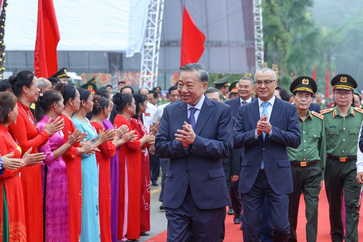 Tổng Bí thư, Chủ tịch nước Tô Lâm dự lễ khánh thành tượng đài 'Bác Hồ với Ngày hội non sông' - Ảnh 4.