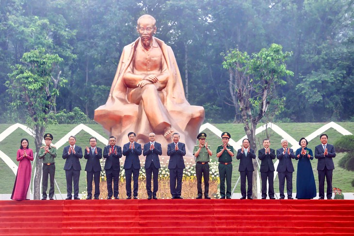 Tổng Bí thư, Chủ tịch nước Tô Lâm dự lễ khánh thành tượng đài 'Bác Hồ với Ngày hội non sông' - Ảnh 2.