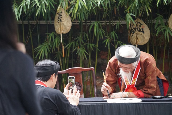 ‘Thầy đồ’, thư pháp lên sàn thương mại điện tử - Ảnh 2.