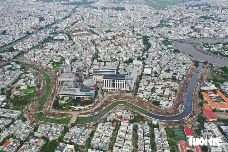 Nhà lấn chiếm, lau lách ven kênh thành đường nhựa phẳng phiu, cuối năm một gói thầu rạch Xuyên Tâm hoàn thành - Ảnh 1.