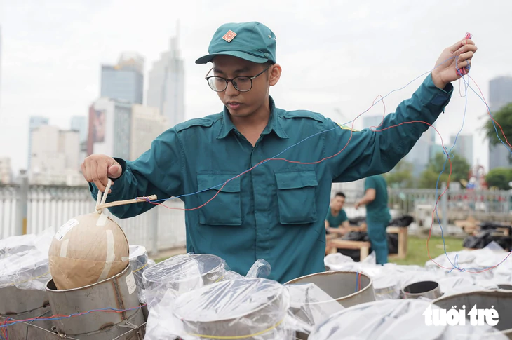 1.200 quả pháo hoa tầm cao tại trận địa đầu hầm sông Sài Gòn đã sẵn sàng cho tối 2-9 - Ảnh 7.