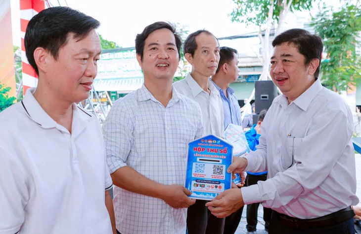 Hộp thư số và cà phê sáng: Nhịp sống trẻ gần dân tại TP . HCM - Ảnh 1.