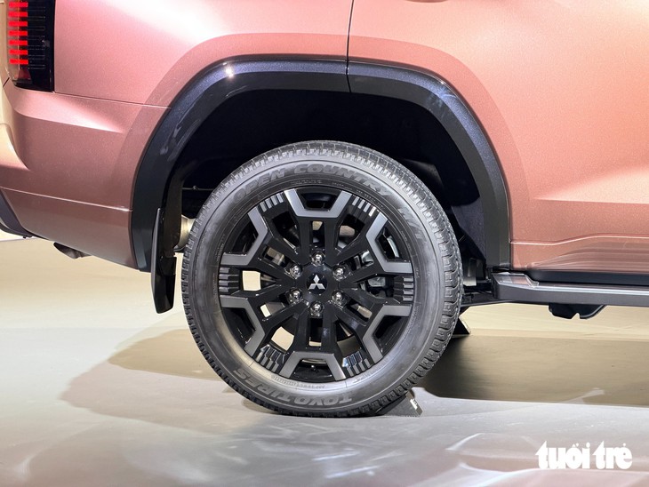 Mitsubishi Pajero đời mới ra mắt: 2 màn lớn, máy dầu, có thể thêm hybrid, lắp ở gần Việt Nam - Ảnh 26.