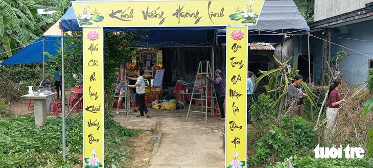 Ngày nữ sinh bách khoa được tiếp sức, đón nỗi đau mất bà - Ảnh 1.