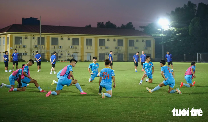 U20 Việt Nam tập xuyên lễ, quyết thắng Palestine để đi tiếp - Ảnh 1.