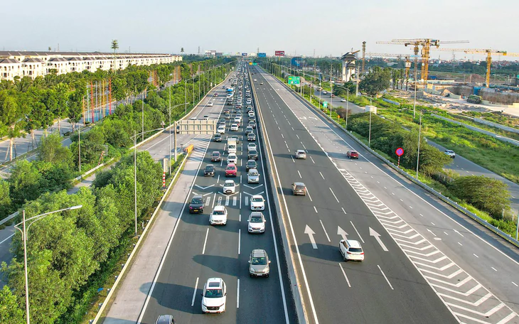 Tai nạn giảm mạnh trong 5 ngày nghỉ lễ, phát hiện 97.621 trường hợp vi phạm giao thông - Ảnh 2.