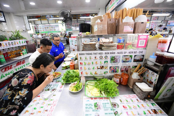Bán gói snack vài ngàn đồng: thuế bắt xuất hóa đơn, nhưng người mua không nhận, có nghịch lý? - Ảnh 2.