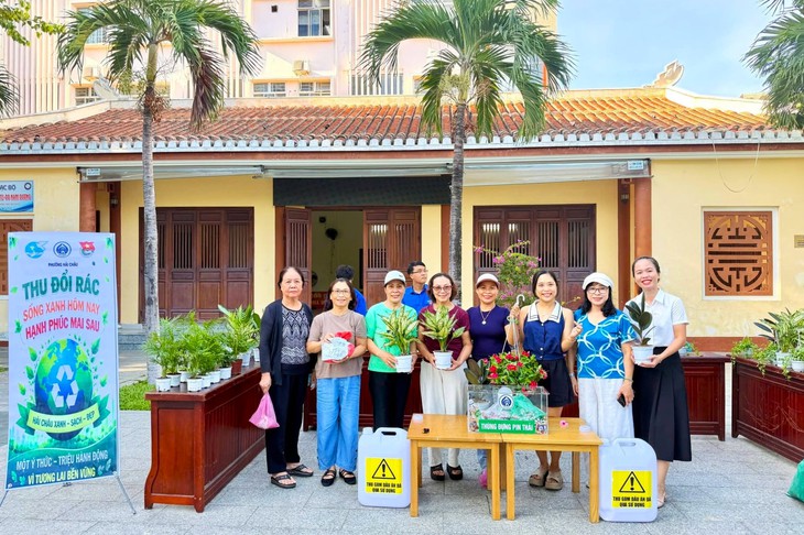 Phụ nữ Đà Nẵng làm rực những 'Đường cờ Tổ quốc' - Ảnh 10.