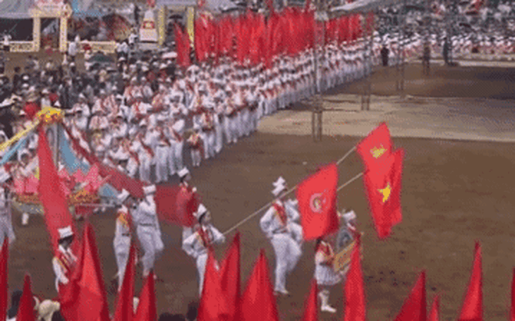 Không chỉ có quà, thiếu nhi còn được ‘học mà chơi - chơi mà học’ trước thềm tựu trường - Ảnh 8.