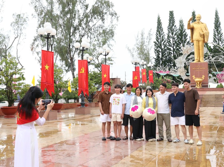 Lễ 2 - 9 tại Cần Thơ: Cồn Sơn quá tải khách tham quan trong Tuần lễ ẩm thực 2026 - Ảnh 2.