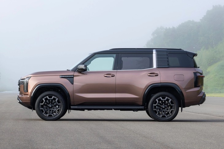 Mitsubishi Pajero đời mới ra mắt: 2 màn lớn, máy dầu, có thể thêm hybrid, lắp ở gần Việt Nam - Ảnh 5.
