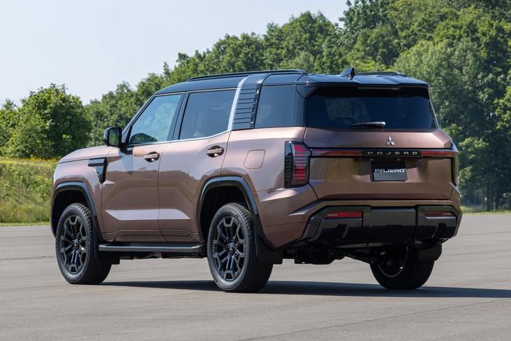 Mitsubishi Pajero đời mới ra mắt: 2 màn lớn, máy dầu, có thể thêm hybrid, lắp ở gần Việt Nam - Ảnh 8.