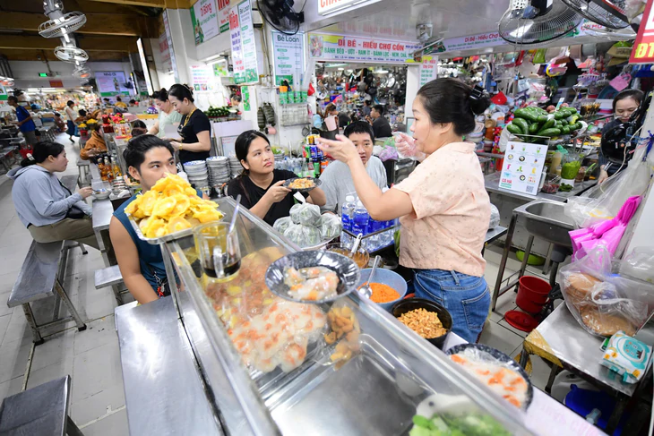 Bán gói snack vài ngàn đồng phải xuất hóa đơn: đừng quá máy móc - Ảnh 2.