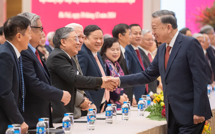 Tổng Bí thư, Chủ tịch nước Tô Lâm dâng hương tưởng nhớ Chủ tịch Hồ Chí Minh ngày 2-9 - Ảnh 6.