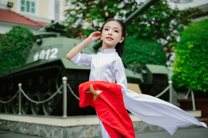 Tết độc lập cho con: Gieo lòng yêu nước qua áo cờ đỏ sao vàng - Ảnh 16.