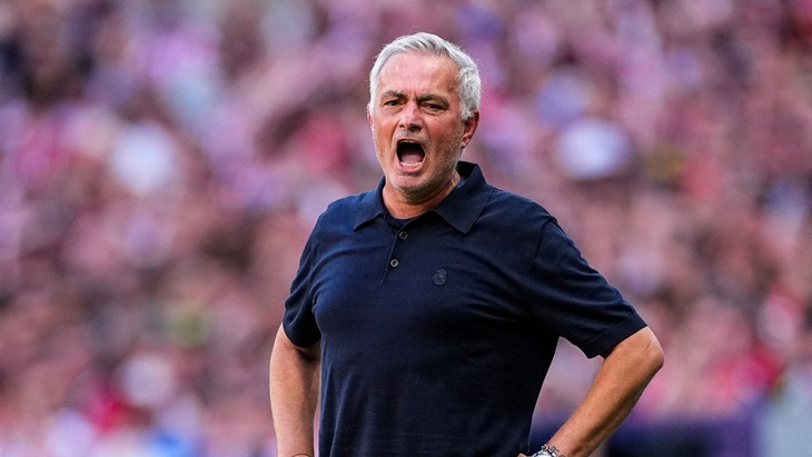 Thua trận thứ hai cùng Real Madrid, HLV Mourinho nổi giận chỉ trích trọng tài  - Ảnh 1.