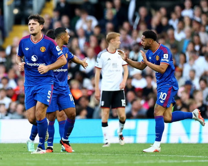 Thoát hiểm phút chót, Man United nhọc nhằn chia điểm với Fulham - Ảnh 1.
