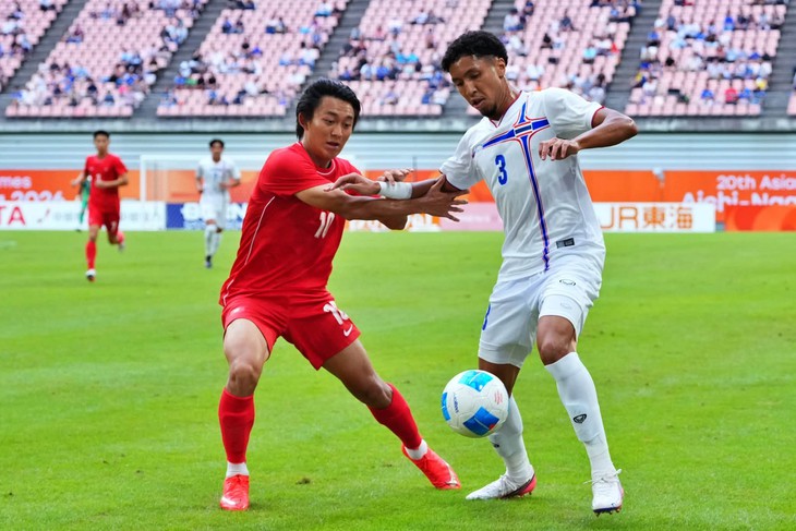 'Vùi dập' Hong Kong, U23 Thái Lan tiến sát vé đi tiếp ở Asiad 20 - Ảnh 1.