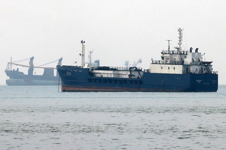 Iran gửi điều kiện đàm phán tới Mỹ, cảnh báo nhắm vào căn cứ và tàu chiến - Ảnh 1.