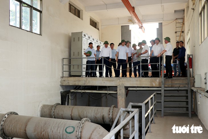 Vinh hứng cơn mưa lớn nhất lịch sử 41 năm, hệ thống thoát nước quá tải - Ảnh 7.