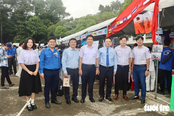 'Vươn cánh bồ câu trắng' tiếp sức tân sinh viên rèn luyện, tự tin 'tung cánh' trưởng thành - Ảnh 2.