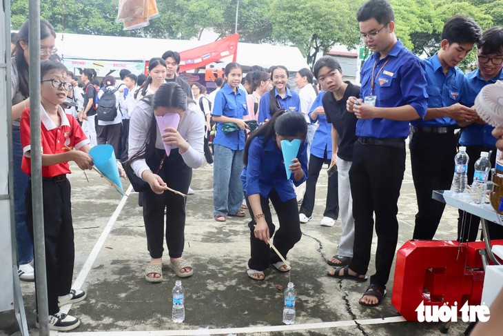 'Vươn cánh bồ câu trắng' tiếp sức tân sinh viên rèn luyện, tự tin 'tung cánh' trưởng thành - Ảnh 7.
