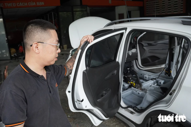Xe hơi, xe máy ngập nước chết máy la liệt ở Vinh sau cơn mưa lịch sử 41 năm - Ảnh 2.